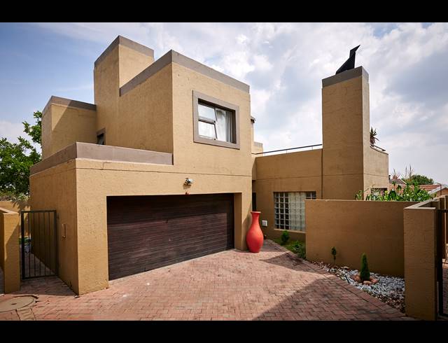 3 BEDROOM CLUSTER FOR SALE IN HALFWAY GARDENS